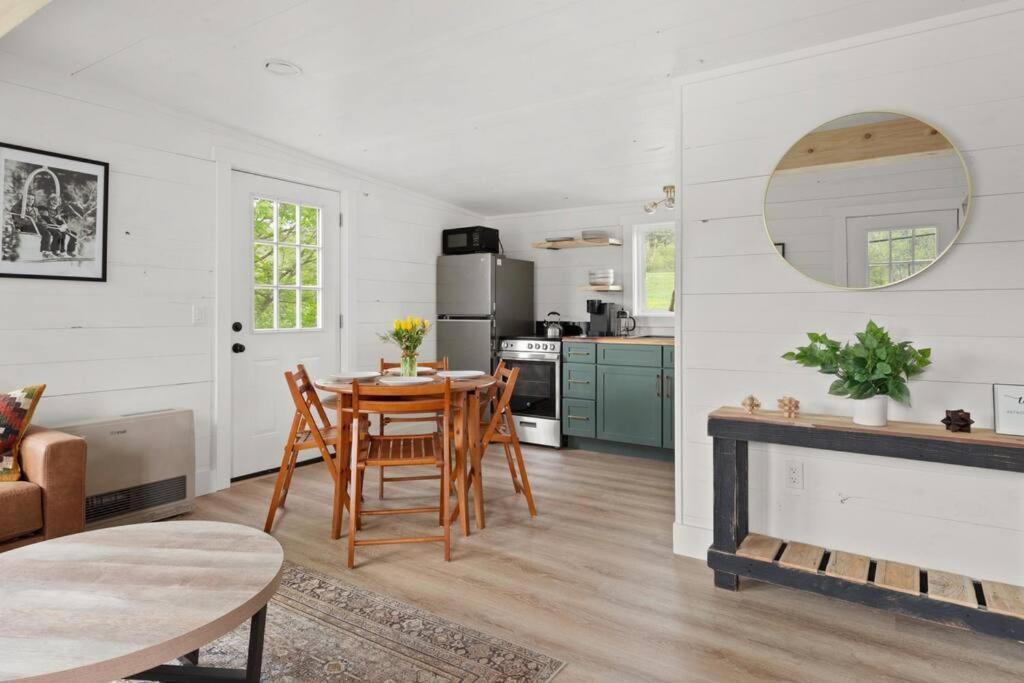 Charming & Freshly Restored Farmhouse 1 Mile From Center Of Stowe Exteriör bild