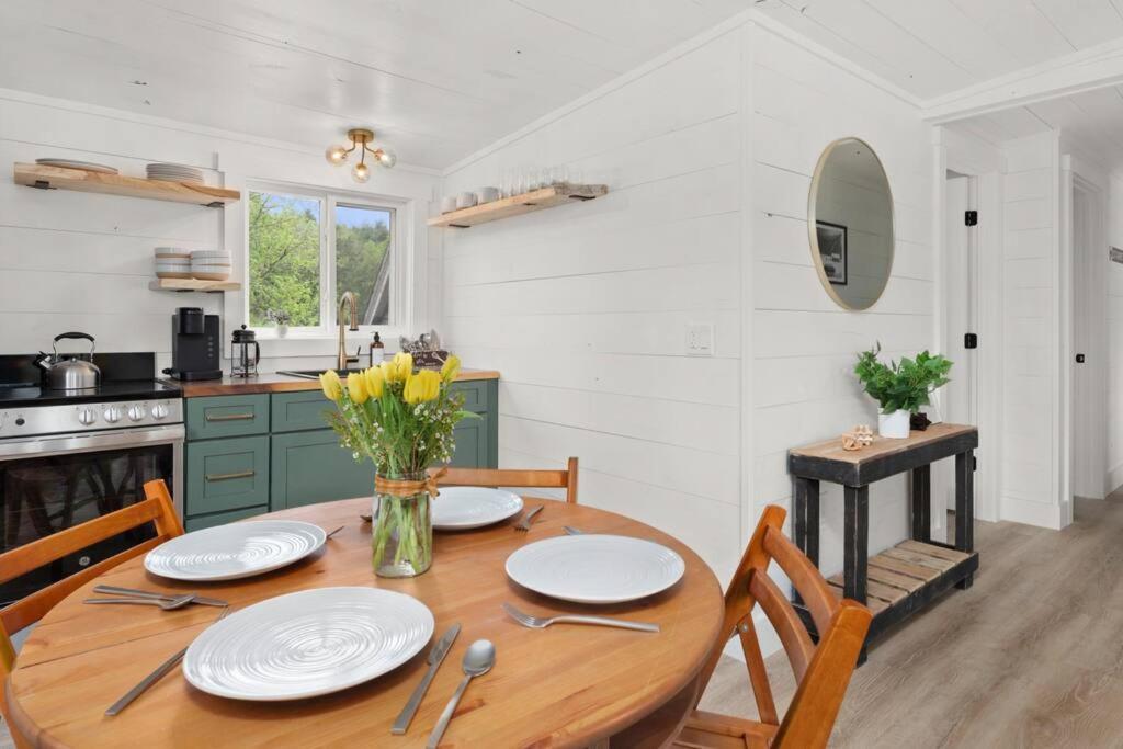 Charming & Freshly Restored Farmhouse 1 Mile From Center Of Stowe Exteriör bild