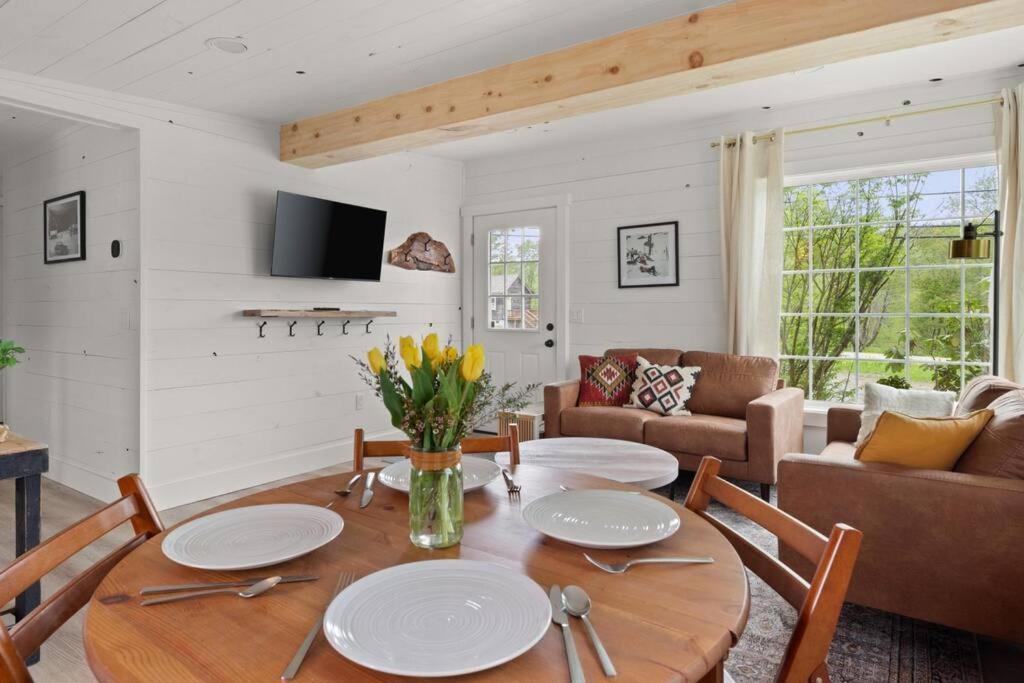 Charming & Freshly Restored Farmhouse 1 Mile From Center Of Stowe Exteriör bild